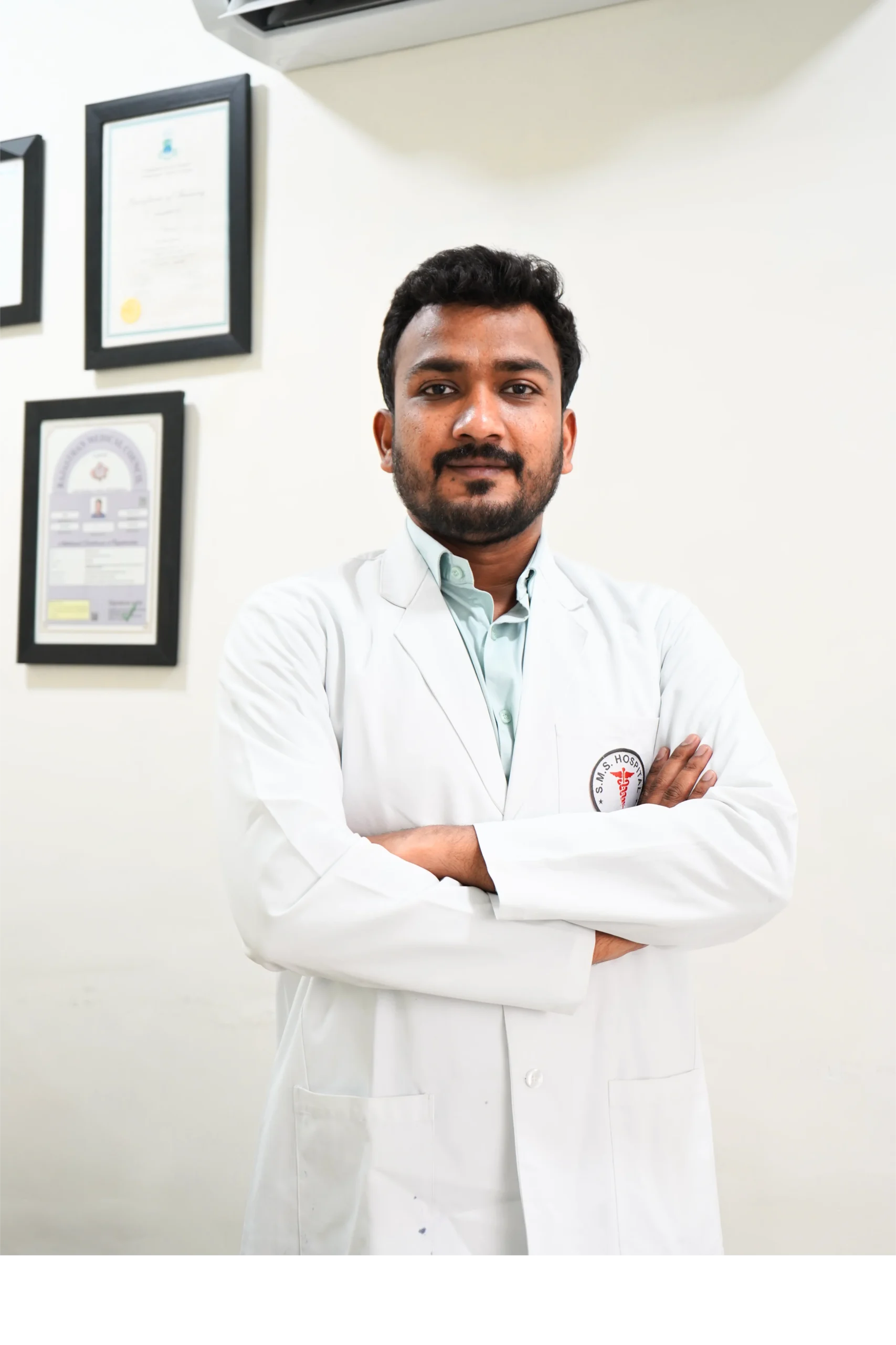 Happy patient after knee replacement surgery by Dr. Nikhil Bansal in Jaipur